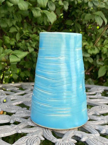 Lined flower vase
